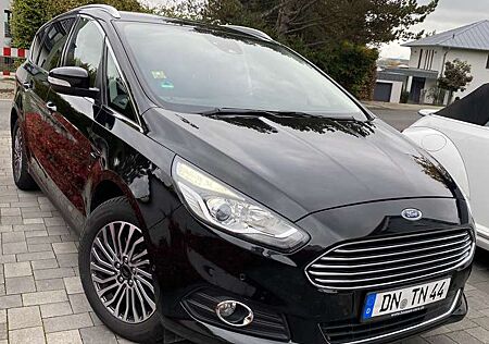 Ford S-Max Titanium