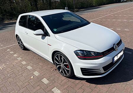 VW Golf GTI Volkswagen Golf VII 3-Türer BlueMotion Technology DSG