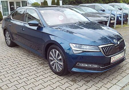 Skoda Superb Lim. Premium Edition SD,LEDER,AHK,PDC,ALU