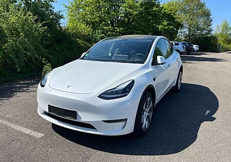 Tesla Model Y Long+Range AWD - Neuzustand
