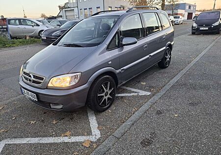 Opel Zafira 1.8 Elegance
