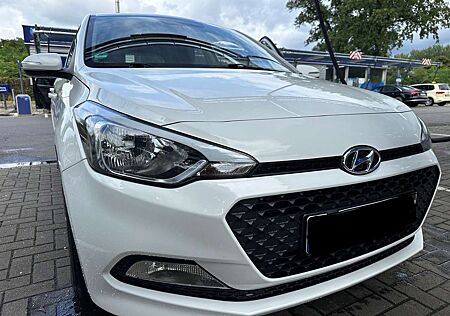 Hyundai i20 blue 1.2