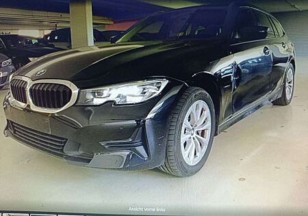 BMW 330 e Touring Advantage Automatic