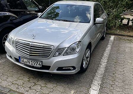 Mercedes-Benz E 220 CDI DPF BlueEFFICIENCY Automatik Elegance