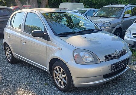 Toyota Yaris 1.0 68PS Top Zustand. Neue TÜV