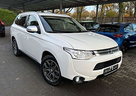 Mitsubishi Outlander Diamant Edition 2WD|NAVI|RKAM|1.HAND