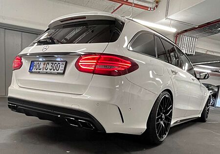 Mercedes-Benz C 63 AMG AMG+C+63+T+AMG+Speedshift+7G-MCT