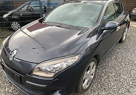 Renault Megane Dynamique/1.4/Klima/KeylessGo/Pano/Xenon