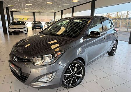 Hyundai i20 |Automatik|Tempomat|S.dach|PDC|8-fach bereift