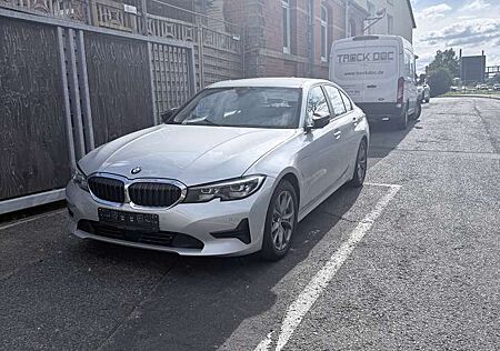 BMW 330 e Advantage