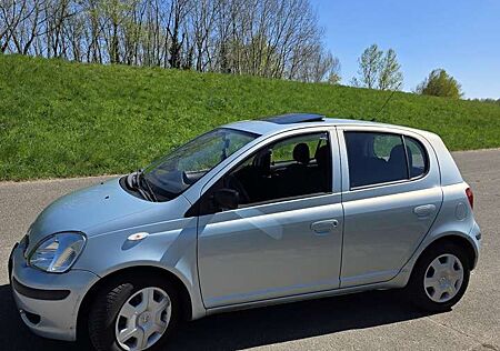 Toyota Yaris 1.3 linea sol VHB