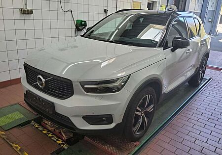 Volvo XC 40 XC40 R Design 360°*LED*Navi*Leder*H&K*DAB*19