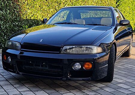 Nissan Skyline R33 GT