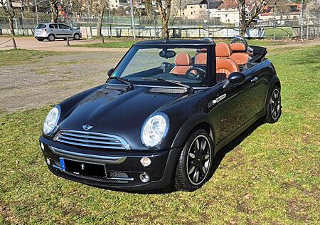 Mini Cooper Cabrio Sidewalk