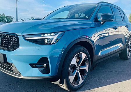 Volvo XC 40 XC40 B3 Plus Dark Leder AHK Pano ACC Pilot Navi 360°