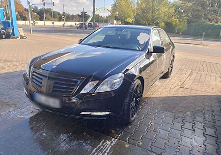 Mercedes-Benz E 300 CDI DPF BlueEFFICIENCY 7G-TRONIC