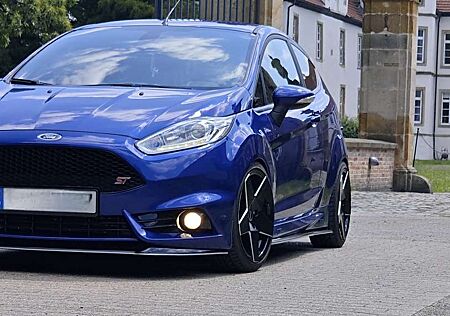 Ford Fiesta 1.6 EcoBoost mit Leder-Sport-Paket ST
