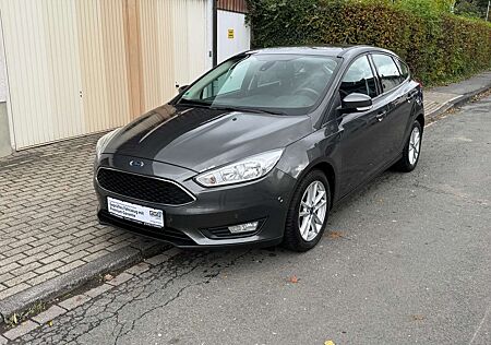 Ford Focus Business. 2 HAND.Zahnriemen ist neu Gewechselt