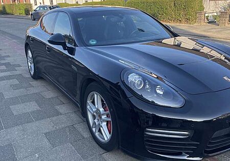 Porsche Panamera GTS PDK