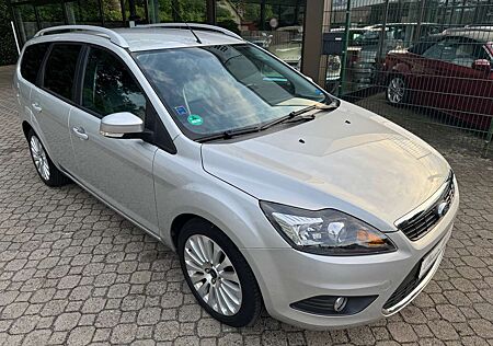 Ford Focus Turnier 1.6 16V Titanium *1.Hand*Teilleder*AHK*