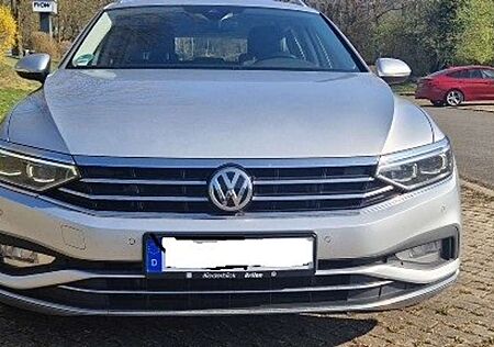 VW Passat Variant Volkswagen 2.0 TDI SCR DSG Elegance