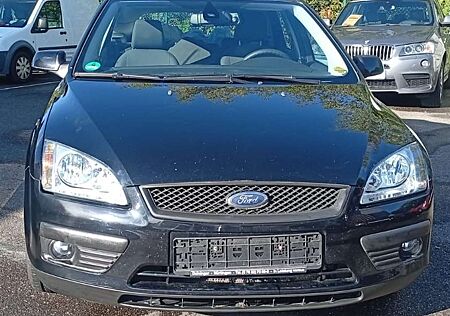 Ford Focus 1.6 Ti-VCT *PDC*AHK*TÜV Neu**