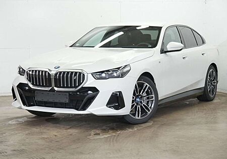 BMW i5 xDrive40 M Sportpaket Klimaaut. Memory vorn