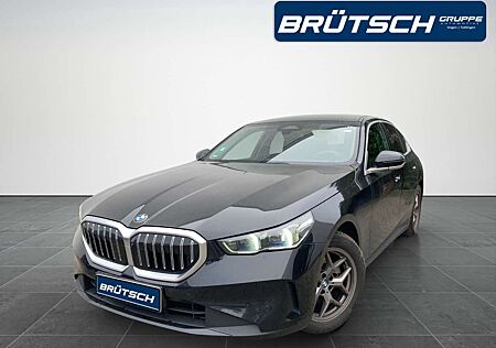 BMW 520 i Limousine Automatik / LED / NAVI / HARMAN-KARDON