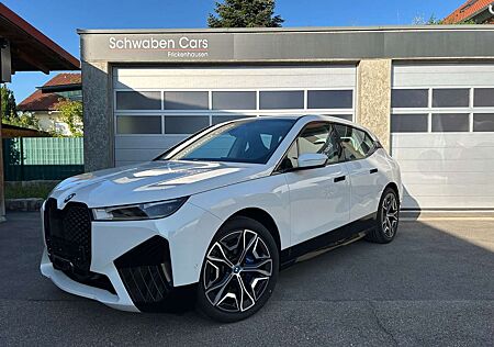 BMW iX xDrive40 Sportpaket ACC Anhängerkupplung 22"