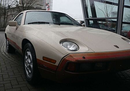 Porsche 928 Unikat in beige Schaltwagen Las Vegas look