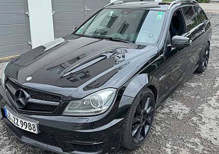 Mercedes-Benz C 63 AMG SPEEDSHIFT MCT Performance Package