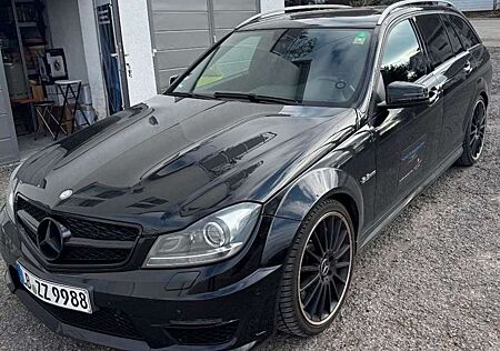 Mercedes-Benz C 63 AMG SPEEDSHIFT MCT Performance Package