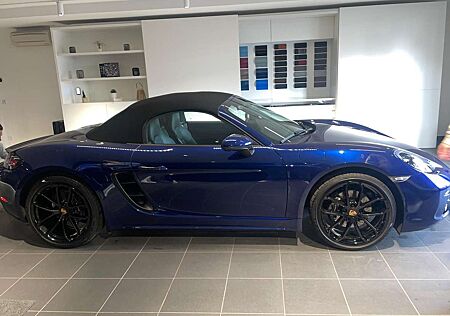 Porsche 718 Style Edition