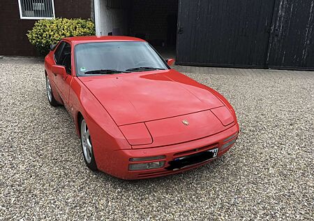 Porsche 944 S 2