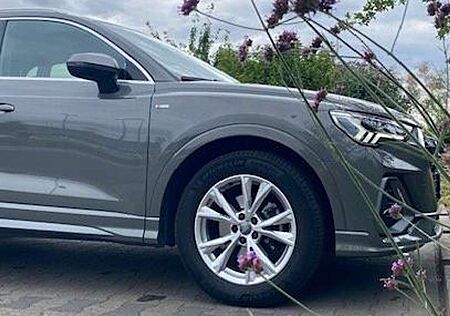 Audi Q3 35 TFSI S Line