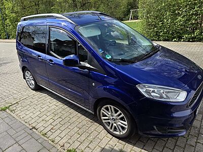 Ford Tourneo Courier 1.0 EcoBoost Titanium