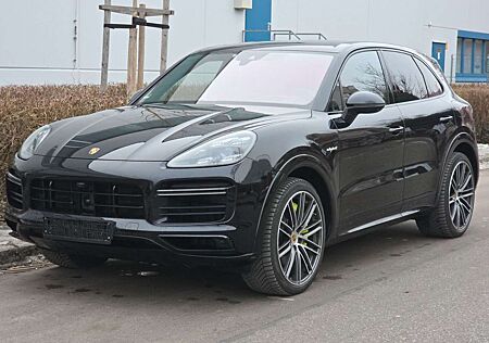 Porsche Cayenne Turbo S E-Hybrid 680PS Approved 12.2026