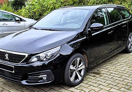 Peugeot 308 SW II Active++ Panoramadach, AHK, EAT8 automatik