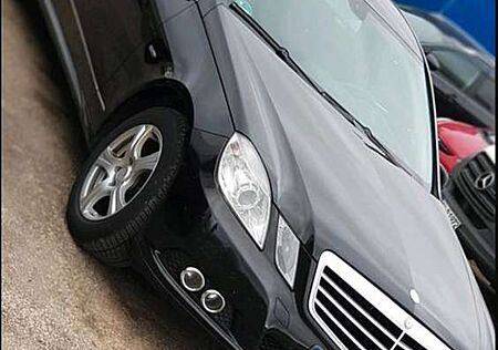 Mercedes-Benz E 200 CDI DPF BlueEFFICIENCY Elegance