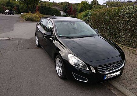 Volvo V60 Kombi/Kinetic/XENON/NAVI/PDC/EU5
