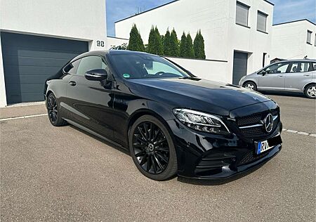 Mercedes-Benz C 220 d Coupe 9G-TRONIC AMG Line / Carplay / Kamera