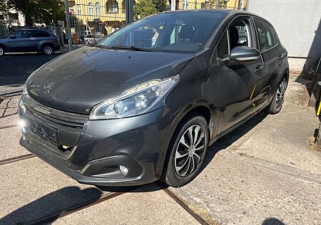 Peugeot 208 Active 1.2 5-Türer 110.000KM Euro 6 Modell 2016