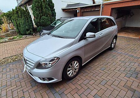 Mercedes-Benz B 180 (BlueEFFICIENCY) 7G-DCT