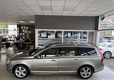 Volvo V70 Kombi Summum Automatik Leder AHK Gas/Benzin