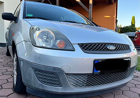 Ford Fiesta - 1.3 Ambiente - EZ 02/2006 - 77.000km