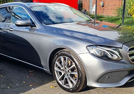 Mercedes-Benz E 220 d Avantgarde Interieur Park-Ass./Kamera Navi LED