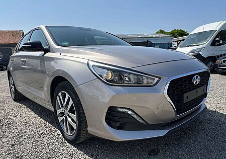 Hyundai i30 YES! Navi Kamera 1.Hand