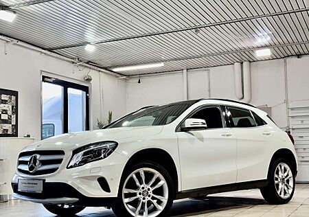 Mercedes-Benz GLA 200 *Leder*Bi.Xenon*H&K*Panorama Dach*RFK*GRA*
