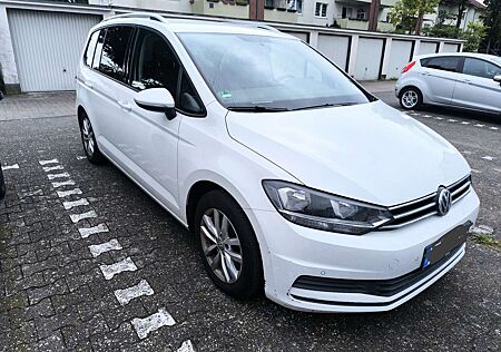 VW Touran Volkswagen 2.0 TDI SCR (BlueMotion Technology) Comfortline