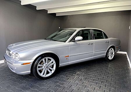 Jaguar XJ 3.0 AUTOMATIK, NAVIGATION, XENON, PDC